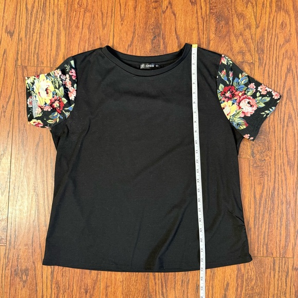 SHEIN Floral Sleeve Black Short Sleeve Casual Top Size Large - Picture 9 of 9